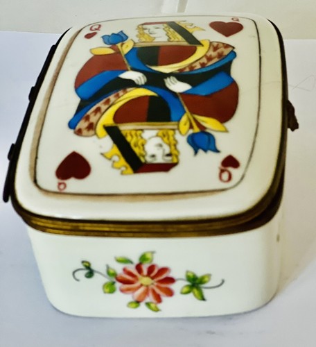 TIFFANY & CO VINTAGE FRANCE ,QUEEN OF HEART PLAYING CARDS TRINKET PORCELAIN BOX - Picture 4 of 12