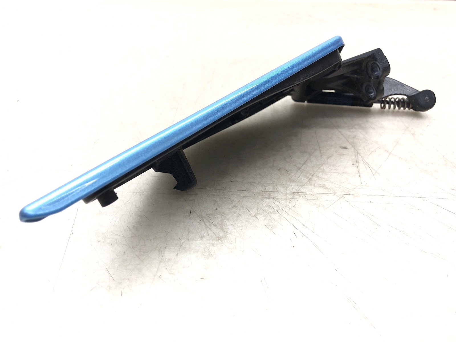 2009 ASTON MARTIN VANTAGE ROADSTER/CONVERTIBLE FUEL TANK FILLER DOOR OEM