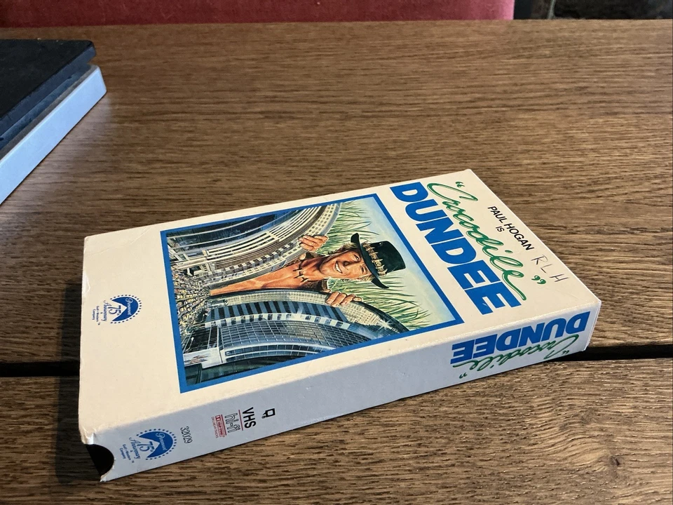 Crocodile Dundee VHS 1987 First Release Paul Hogan  - Image 3 of 4