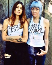 Larkin Poe ROOTS ROCK BAND autographs, IP signed photo