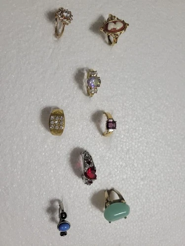 Vintage Lot Of 8 Costume Jewelry Silver Tone / Gold Tone Rings - Various Sizes