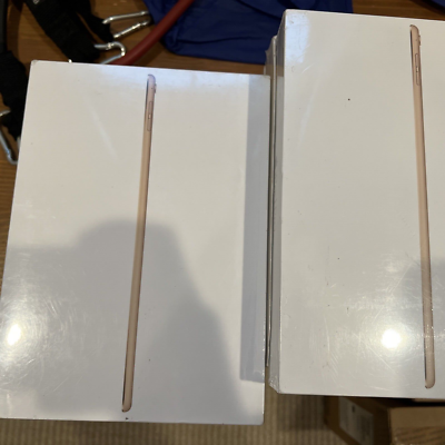 Apple iPad Pro (9.7-inch) A1673 32 GB, Wi-Fi + 4G, 9.7 in - Gold