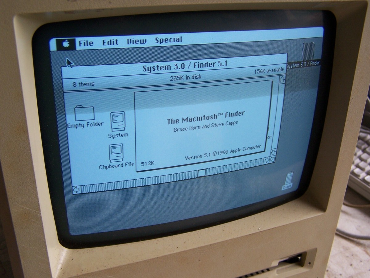 Apple Macintosh 128K M0001 Computer with 128K Label Apple Macintosh 128K M0001 Computer with 128K Label