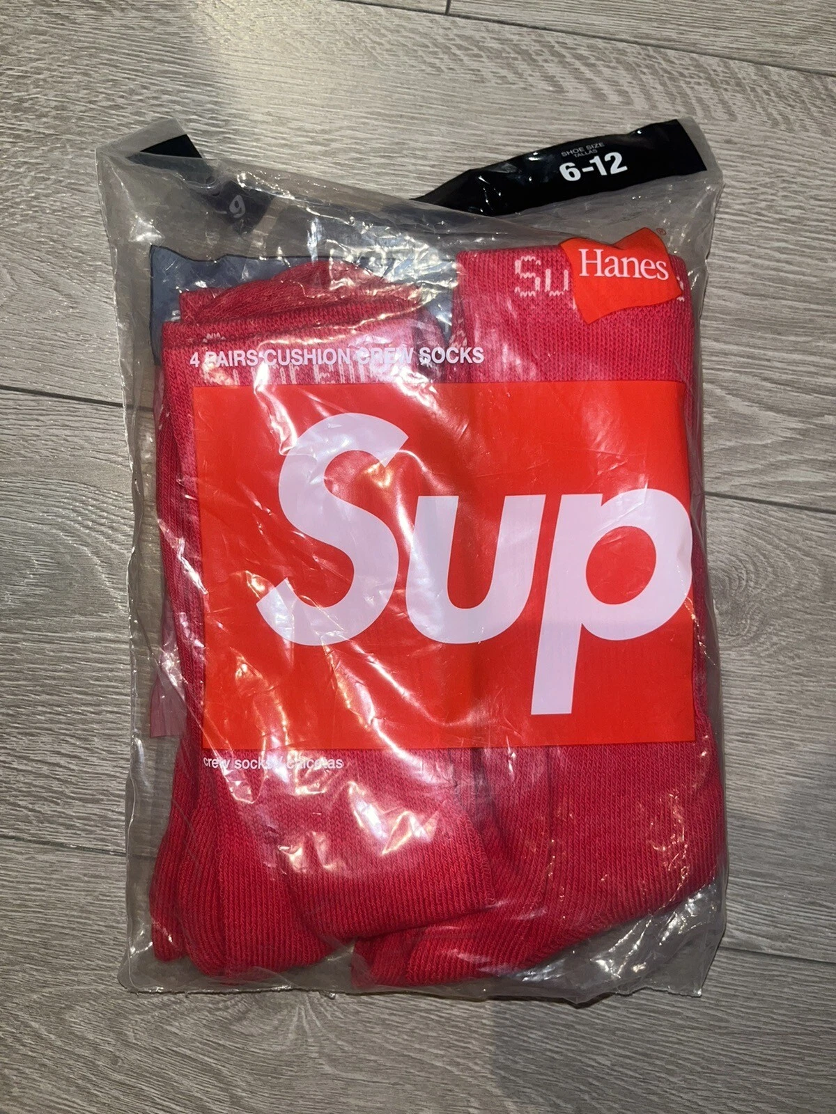 Supremes Hanes 4 paires de chaussettes d'équipage coussin rouge SS22.