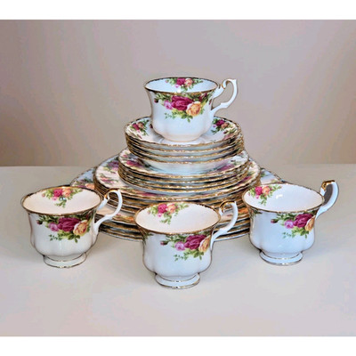 Royal Albert Old Country Roses Bone China Service for Four - 20-piece set