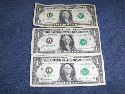 LOT OF THREE U.S. ONE DOLLAR NOTES WITH CRAZY 4-OF-A-KIND SERIAL NUMBERS! NICE! - Afbeelding 1 van 6