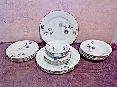 Noritake ''Rosamor'' Dinnerware Service 4 Roses 5851S 20 Pcs (No cups or saucers)
