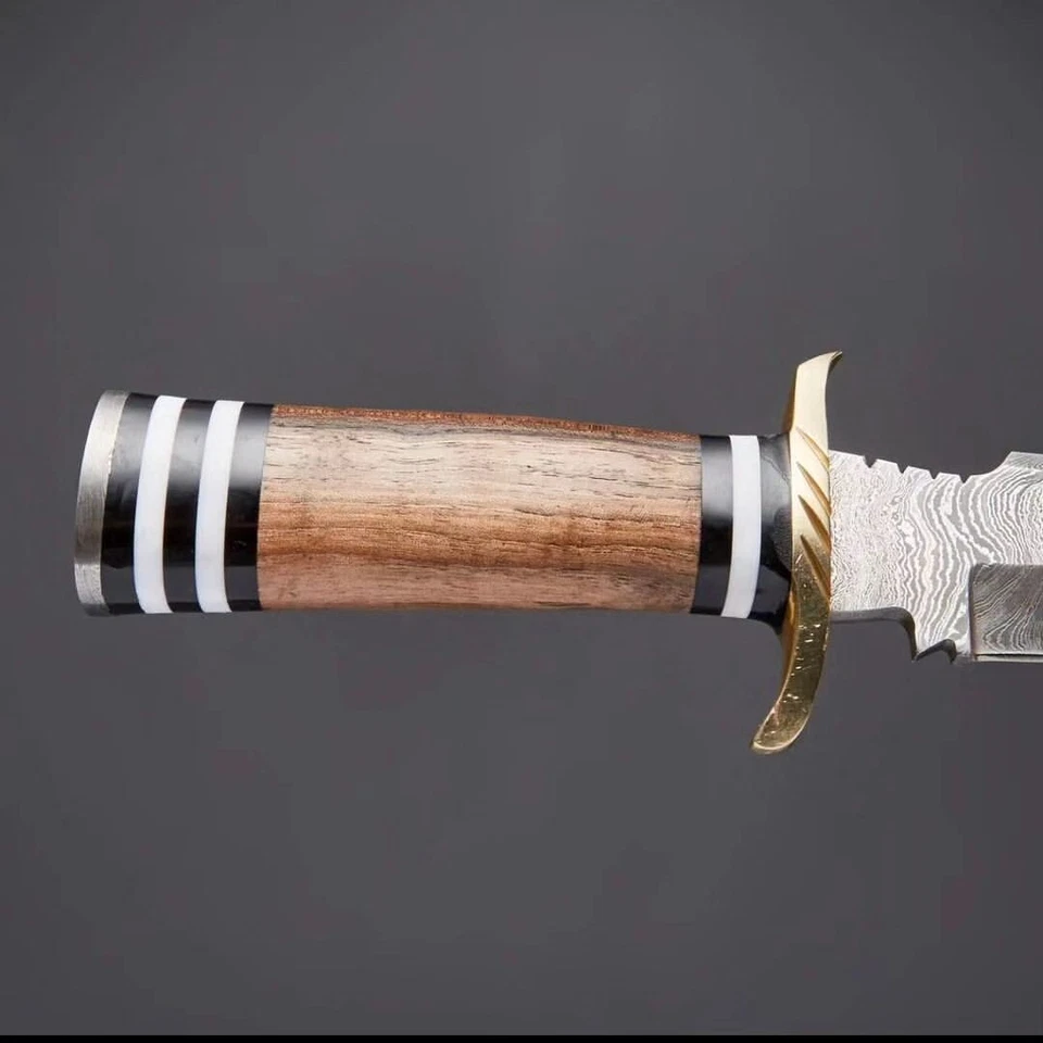 Cuchillo de caza Bowie hecho a mano acero Damasco con protector de latón y mango de madera Foto 3 de 4