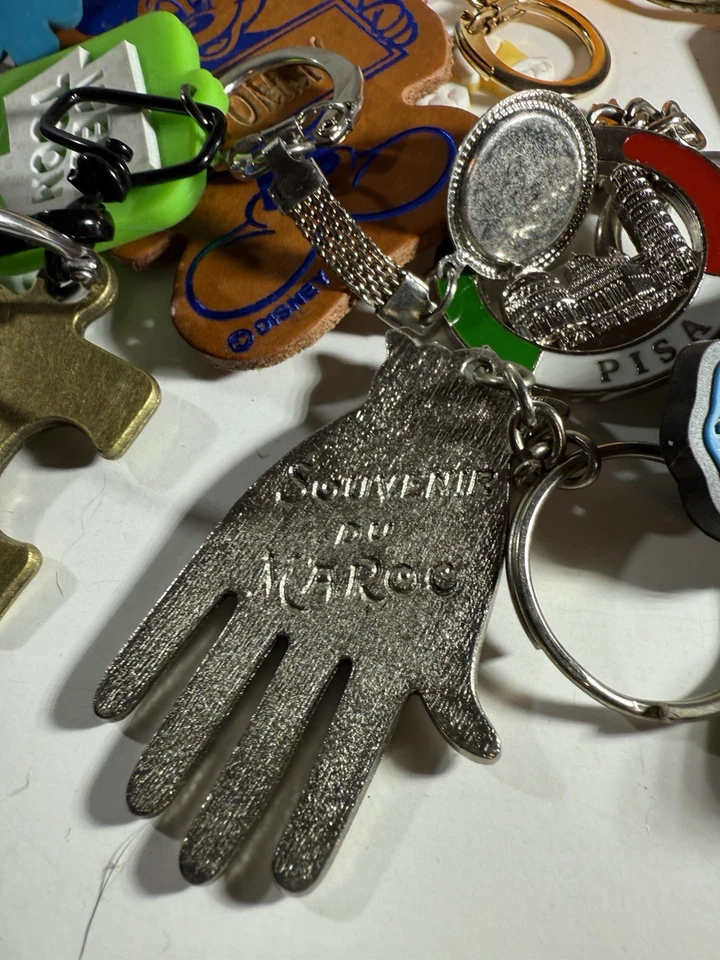 Lote a granel de 50 llaveros, cadenas monedero dijes estado, personaje, personas 2 libras Foto 3 de 4