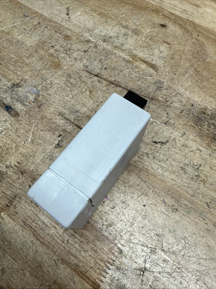 04-07  BMW E60 E63 525i 530i 545i 645Ci Micro Power Control Module 6135-6939655  - Image 3 of 4