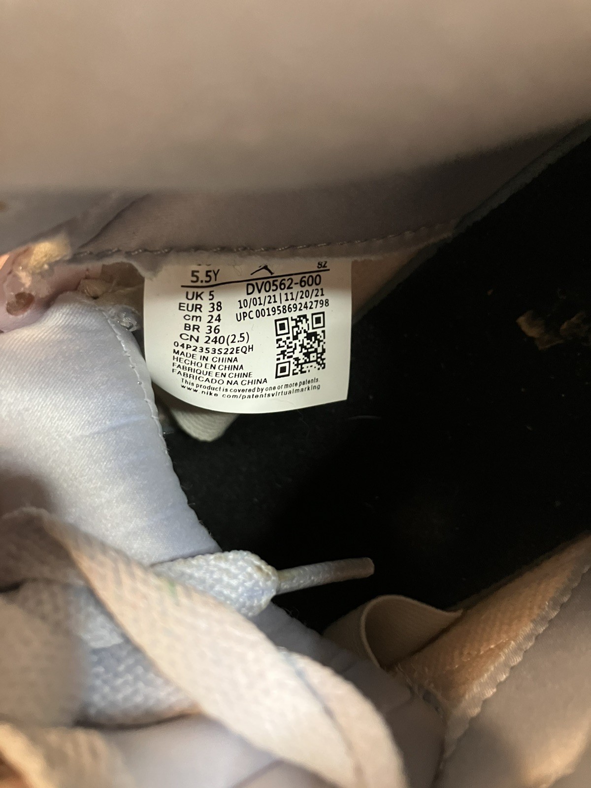 Jordan Five Easter Size 5.5y - image 5