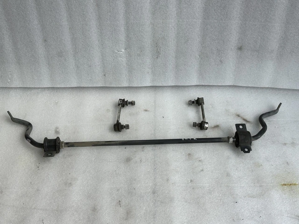 Barra estabilizadora trasera Lexus GS350 2014 Foto 2 de 2