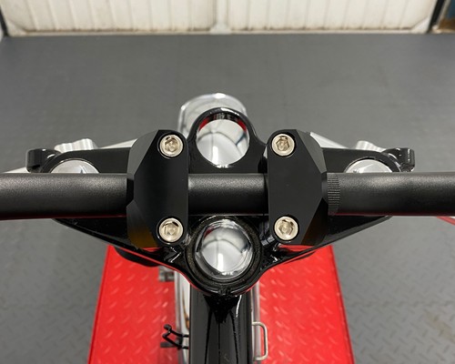 PAR abrazaderas elevadoras de barra de manillar de motocicleta 22 mm 7/8 pulgadas NEGRAS con elevación de 20 mm - Imagen 15 de 15