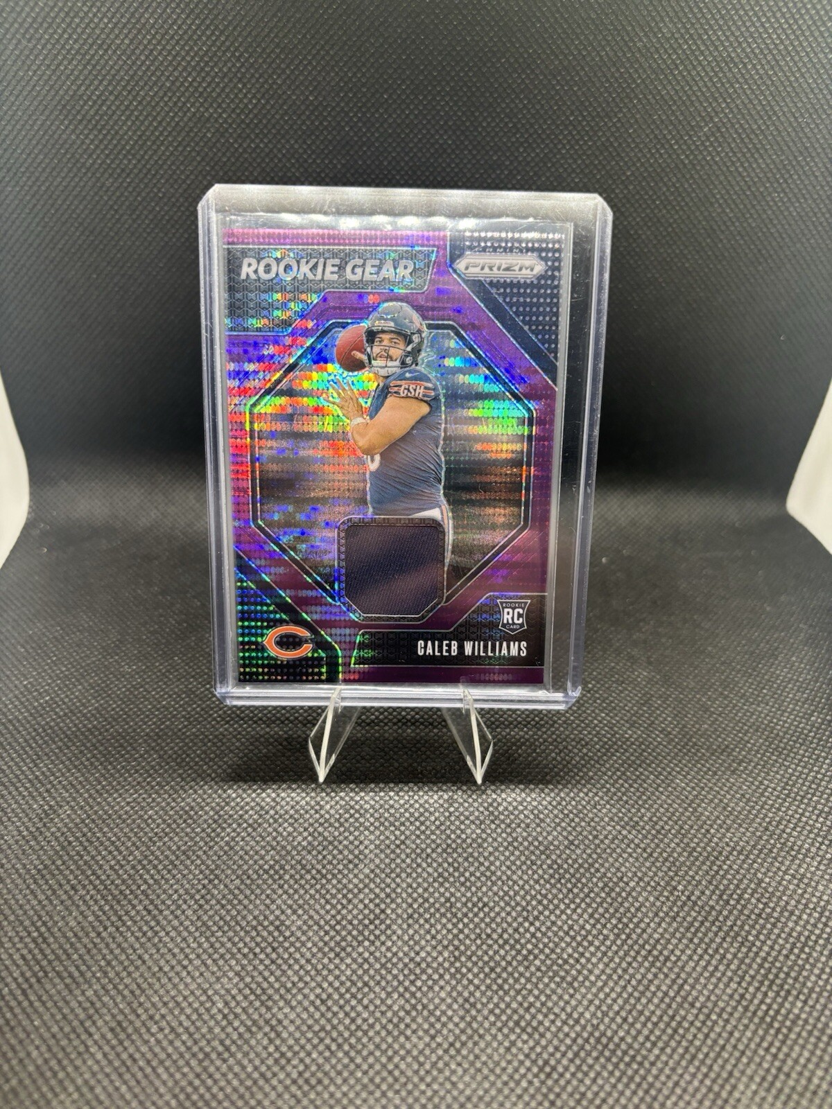 2024 Panini Prizm - Rookie Gear Purple Pulsar Prizm #RG-CWS Caleb Williams (MEM)