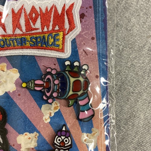 Killer Klowns From Outer Space Pin & Patch Set Spirit Halloween (4 Stück Set) - Bild 4 von 6