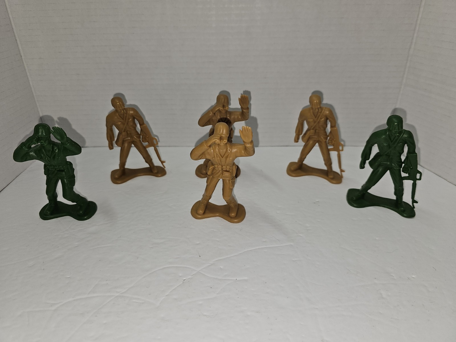 Lot Of 6 Army Men 4" Plastic Figures