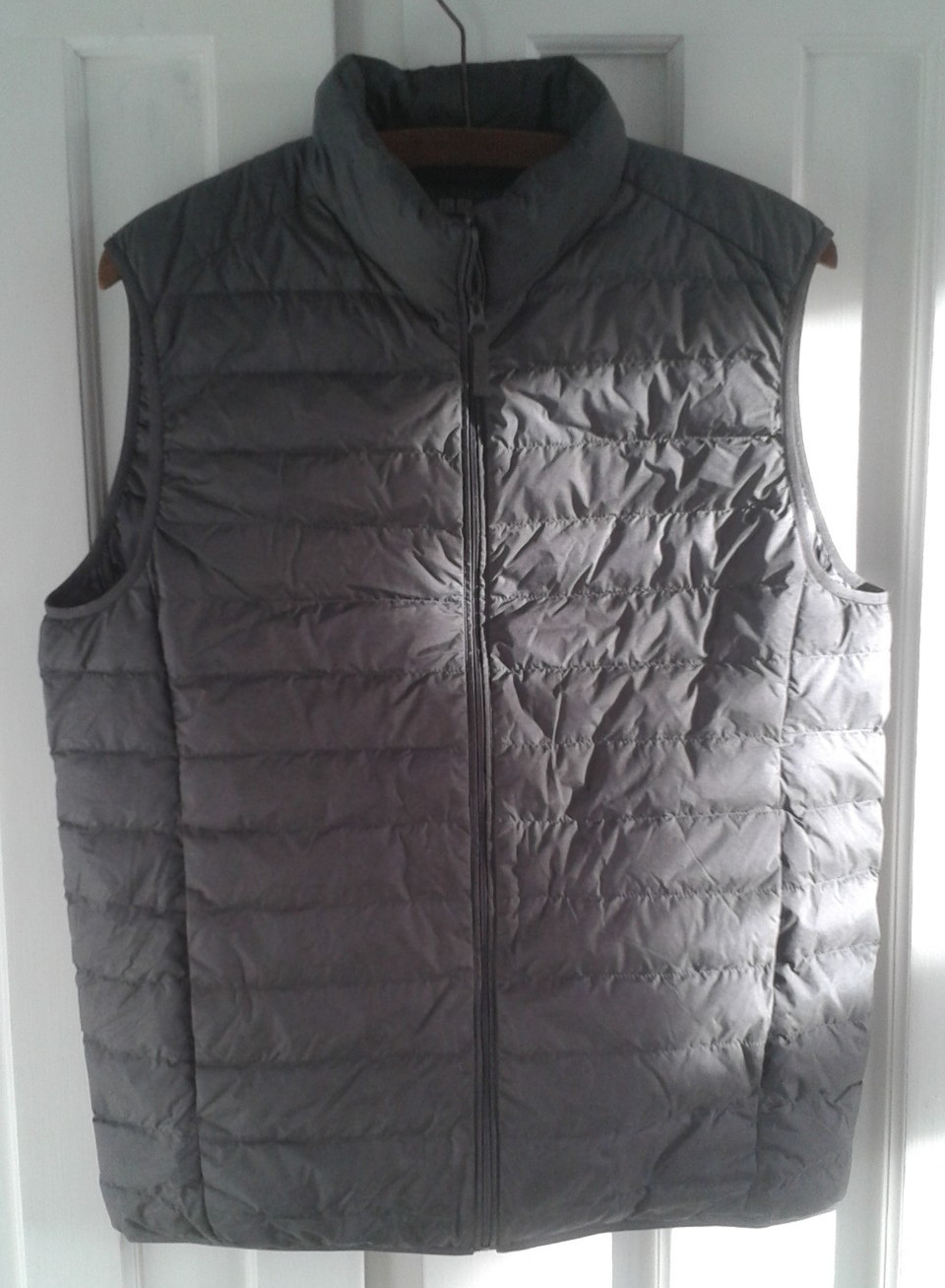 Uniqlo Gilet Vest Ultra Light Down Filled -Dark Grey - Padded Zipped -Size Small