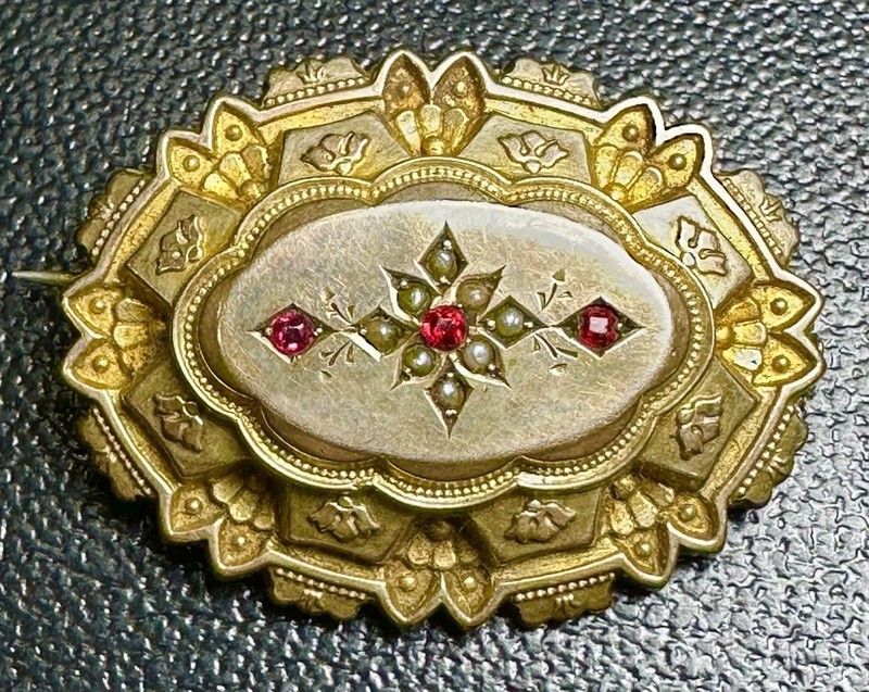 Antique Gold Filled Victorian Mourning Locket Pin 6.8gr  A314