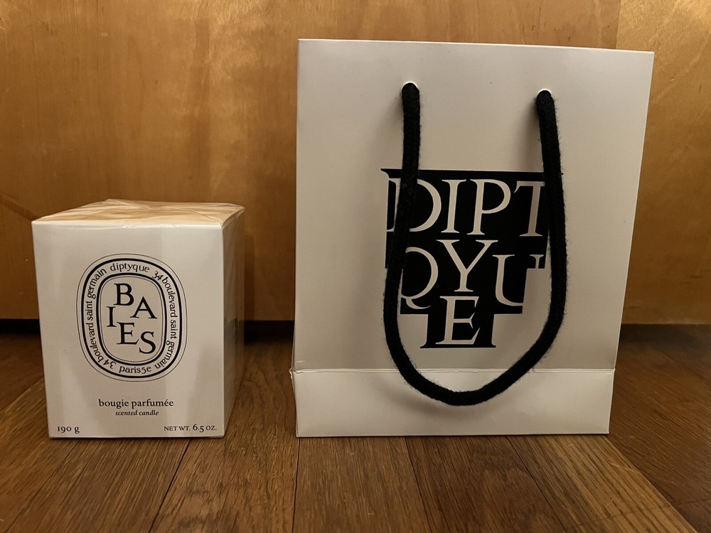 NIB Diptyque Baies Scented Candle 6.5oz 190g Sealed in Box.  Store bag included