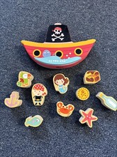 Toys Le Toy Van - Little Capt`n Pirate Boat /Toys
