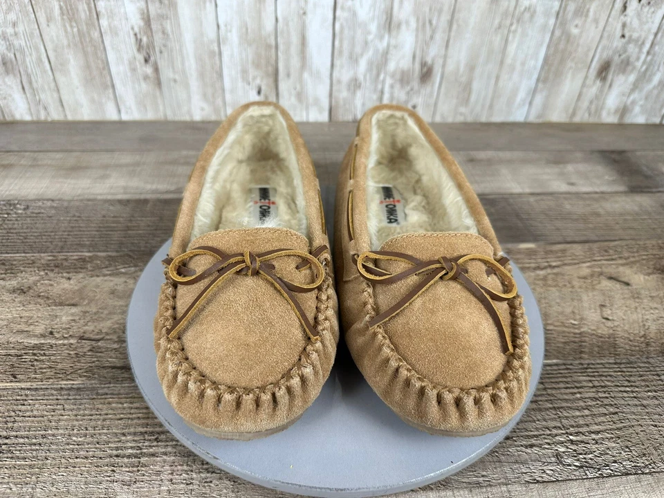 Zapatillas para mujer Minnetonka de gamuza tostada dorada suela suave de piel sintética talla 9 Foto 2 de 4