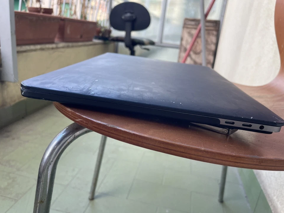 Apple MacBook Pro 15" 2018 · i7 · 16GB · 512GB, foto 3 di 5