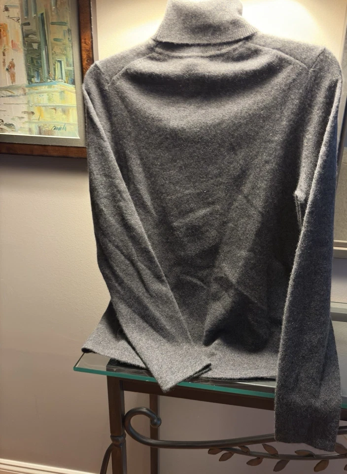 Diseño Vertical Gris Cachemira Cuello Alto Mujer Medio Contemporáneo Lujo Foto 4 de 4
