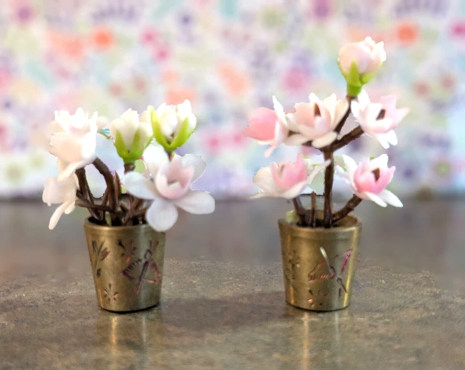 VINTAGE 1:6 (or 1:12) ETCHED SOLID BRASS MINI PLANT POTS w/Mini Floral Bushes - Image 4 of 4