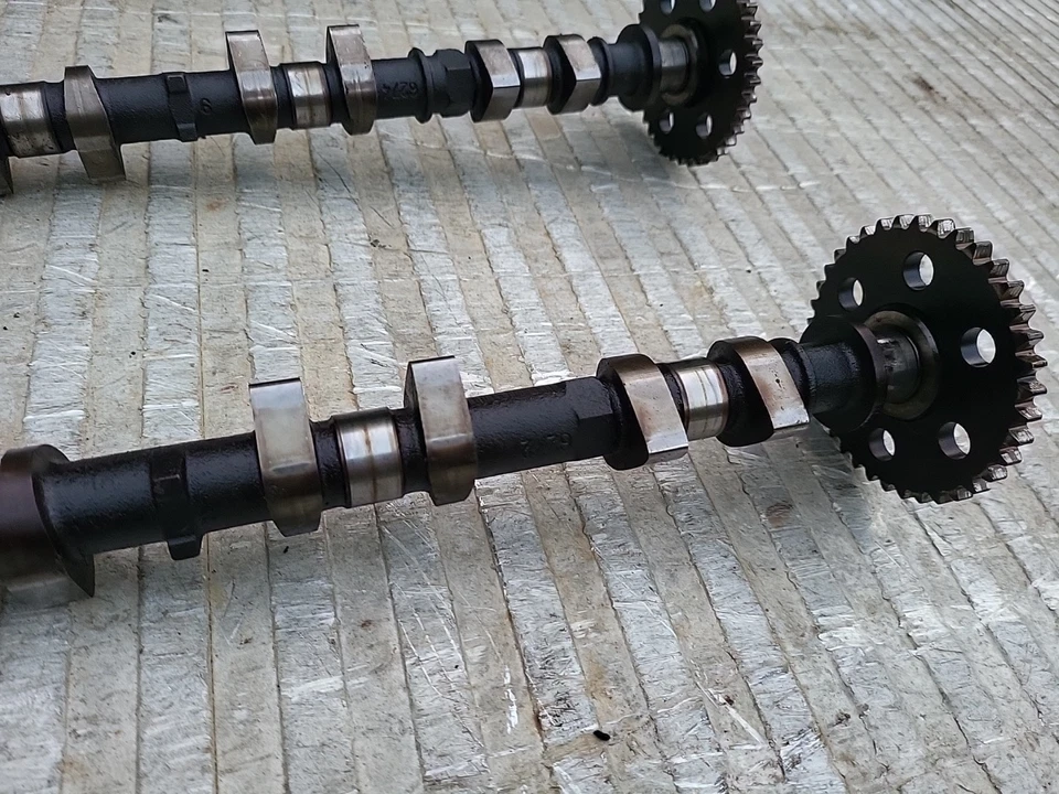Par de árboles de levas Ford Ranger 2002 2,3 usados con engranajes Foto 3 de 4