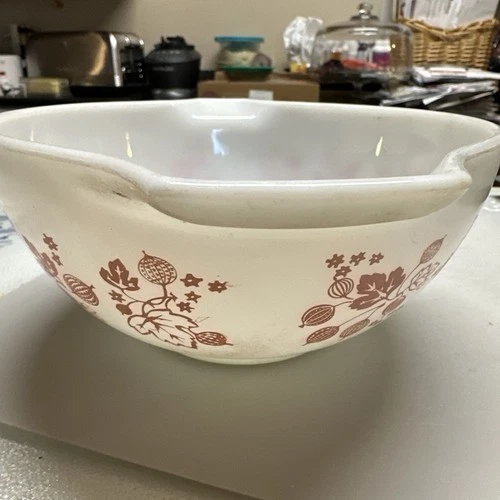 Pyrex Vintage Pink Gooseberry Cinderella Bowl #442 1.5 quart Rough shape/ Faded
