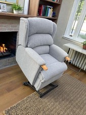 HSL AYSGARTH PETITE RISER RECLINER CHAIR, HEATED SEAT, FOUR MOTORS