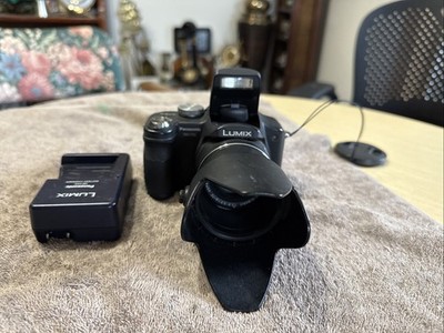 Panasonic LUMIX DMC-FZ8 7.2MP Digital Camera w/ Battery & Charger
