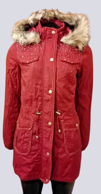 Lipsy Jacke Kunstfellbesatz Kapuze Steinbesatz weinrot UK 12 LN047 DD 01