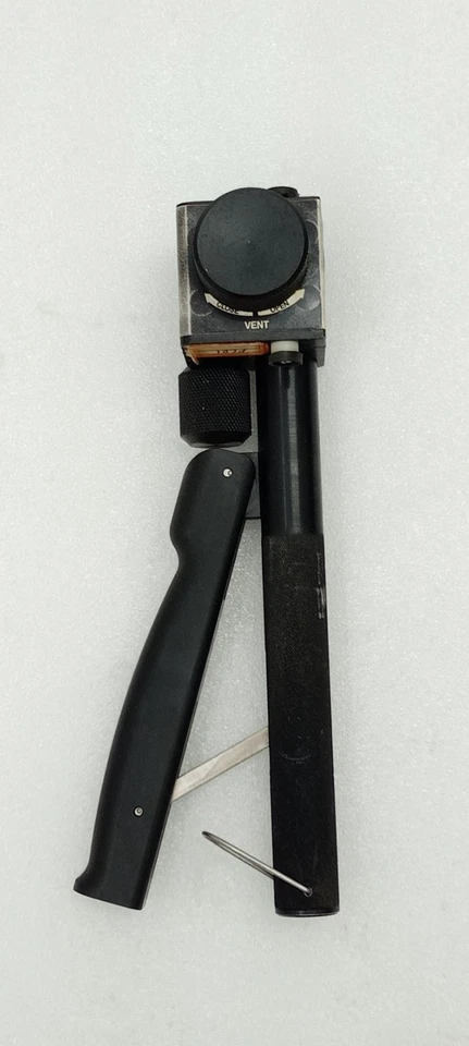 Crystal Engineering ComboPump PRECISION PRESSURE AND VACUUM HAND PUMP - Image 2 of 4