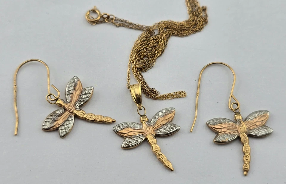 1.08g 9ct Multi Tone Gold Dragonfly Necklace & Hook Earrings Yellow Rose 375 9kt - Image 4 of 4