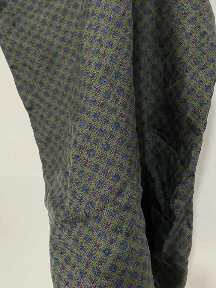 Bufanda para hombre CLÁSICA VERDE SIN MARCA geométrica toda seda 52”/12”Ex Con Foto 2 de 4