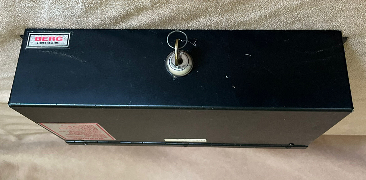 Berg Laser 1600 Monitored Drink/Liquor Dispensing System, ECU, Key+Power Cord