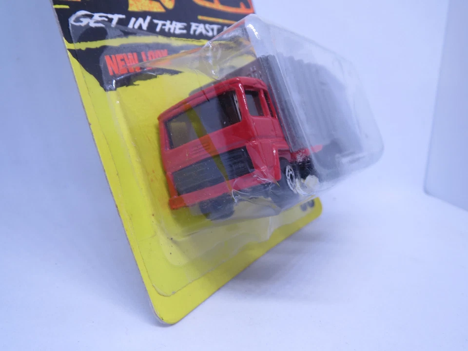 Matchbox REFUSE TRUCK 1996 red & grey Recycle #36/75 Superfast Vintage US Card - Image 4 of 4