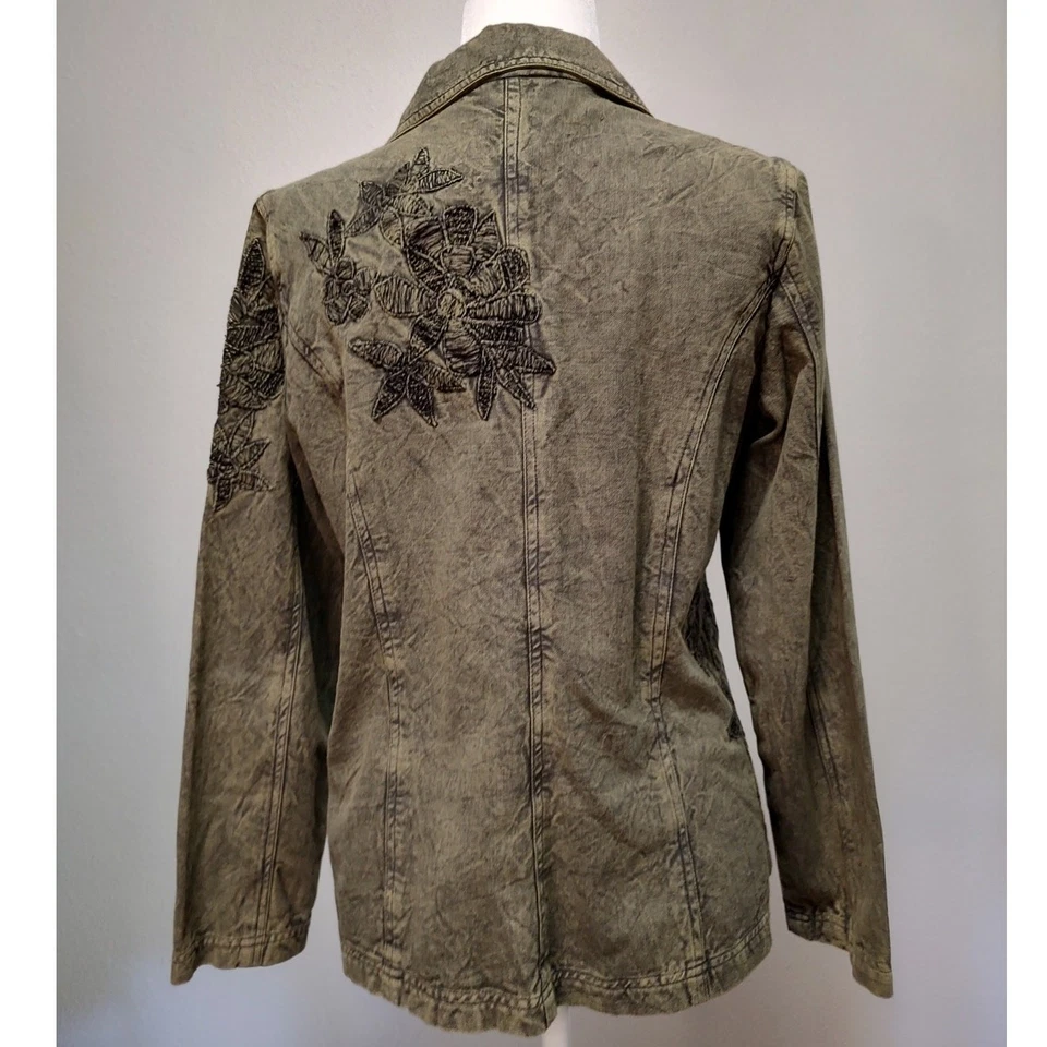 Chaqueta de mezclilla Coldwater Creek verde oliva bordada con dos botones talla 10 bolsillos Foto 2 de 4