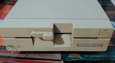 Commodore 1541 II (Ersatzlaufwerk) funktioniert 64 Diskettenlaufwerk 086905