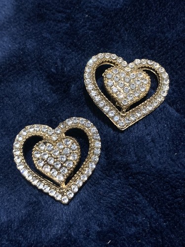 Charming Vintage Gold Tone Open Work Heart Pin