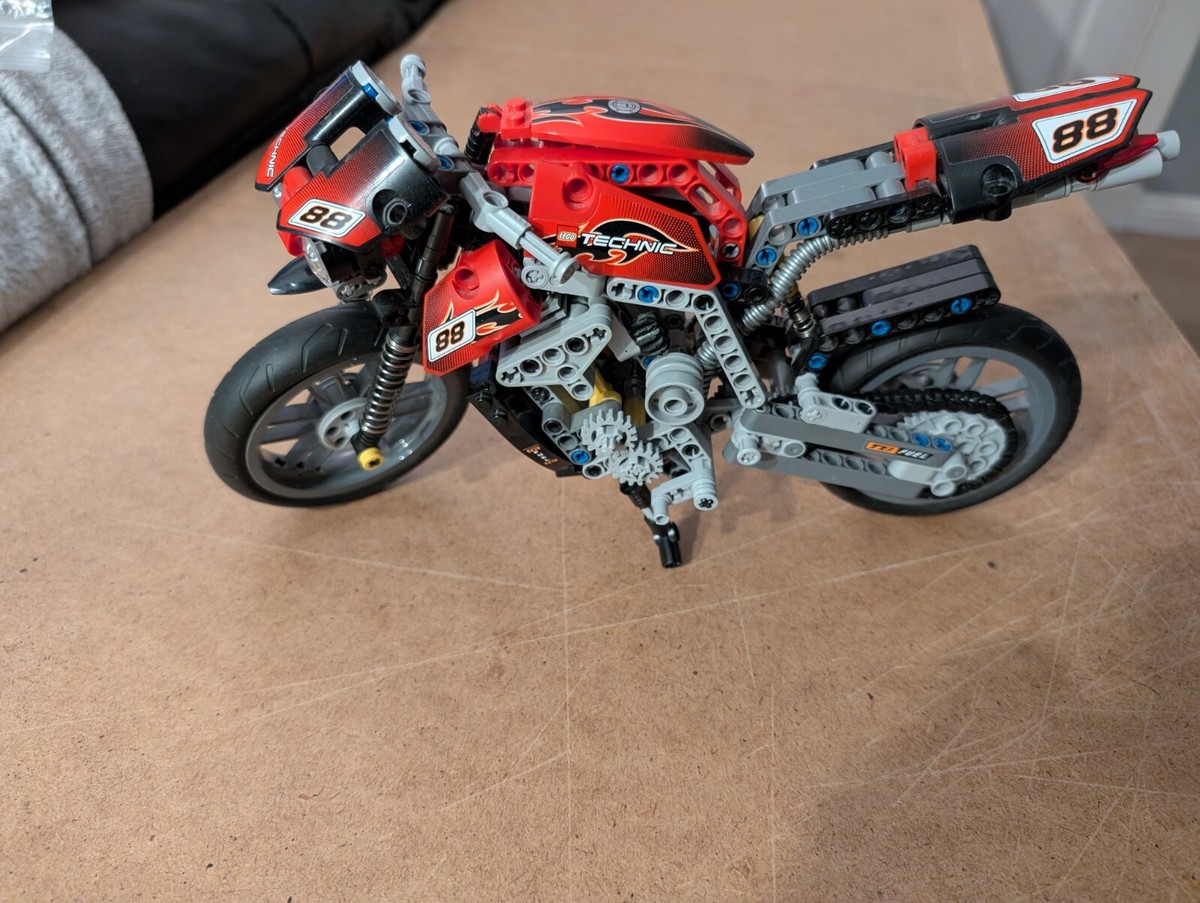 LEGO TECHNIC: Motorbike (8051) complete, no box/ instructions