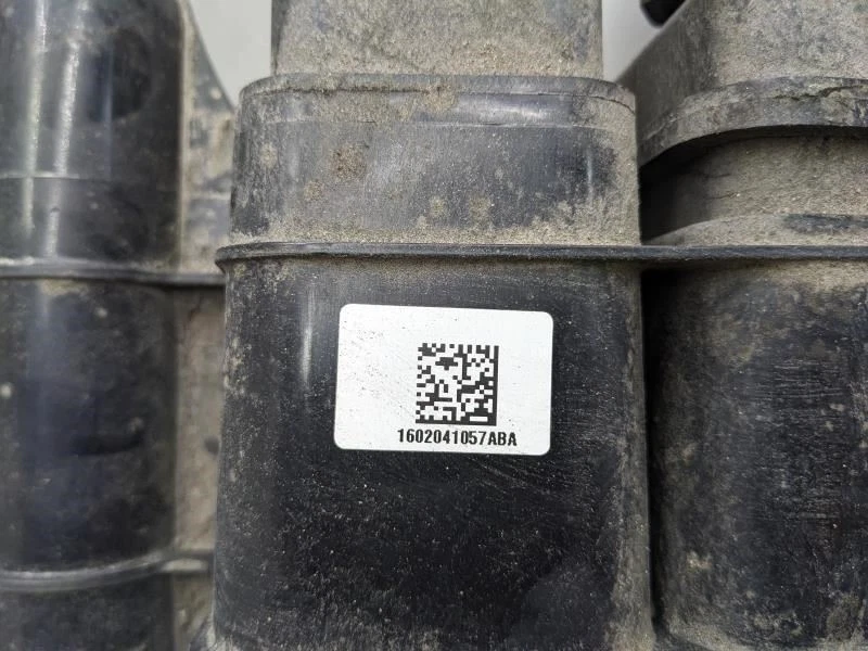 Evaporador de vapor de combustible Hyundai Sonata 2015-2019 bote de emisiones 31420-C2500 OEM Foto 2 de 4