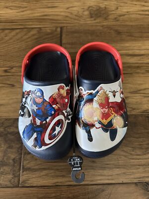 New Crocs Marvel Avengers Junior Boys Size 3 Navy Blue Red Clogs