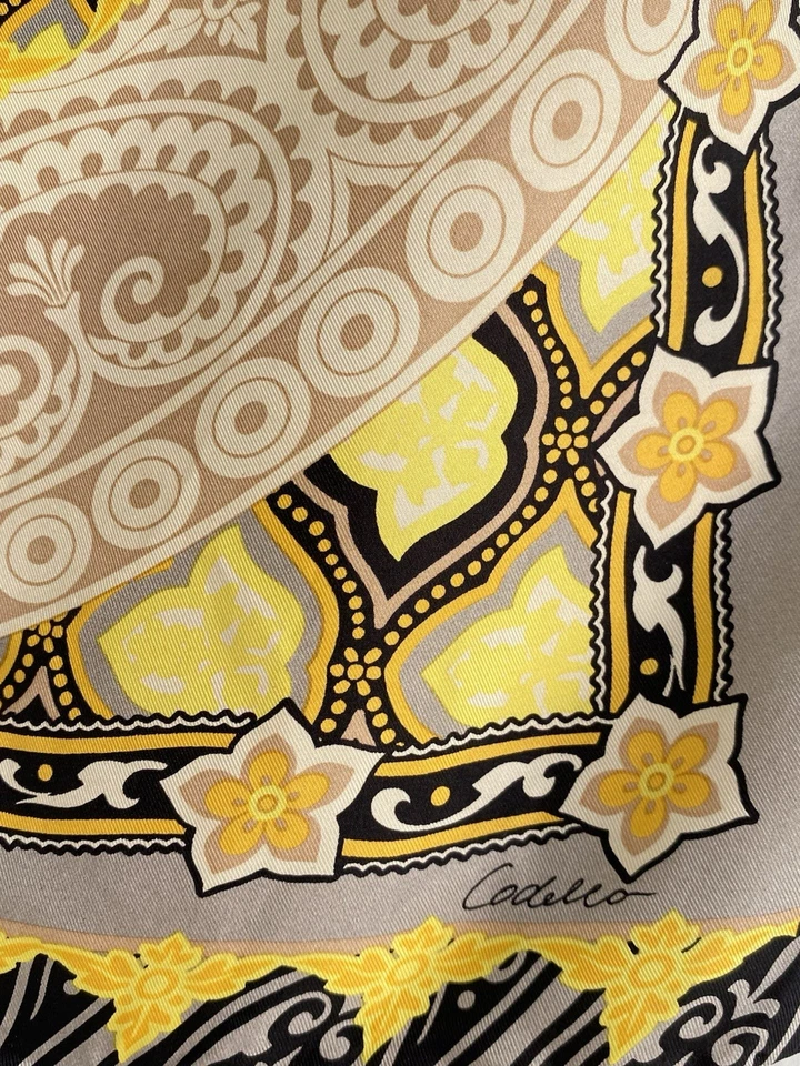 CODELLO Bufanda Mujer Seda Negra Estampado Artístico 20"/20" Buen Estado Foto 2 de 4