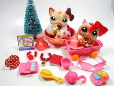 Littlest Pet Shop Short Hair Cat #1024 and kitten #1818 with cute accessories