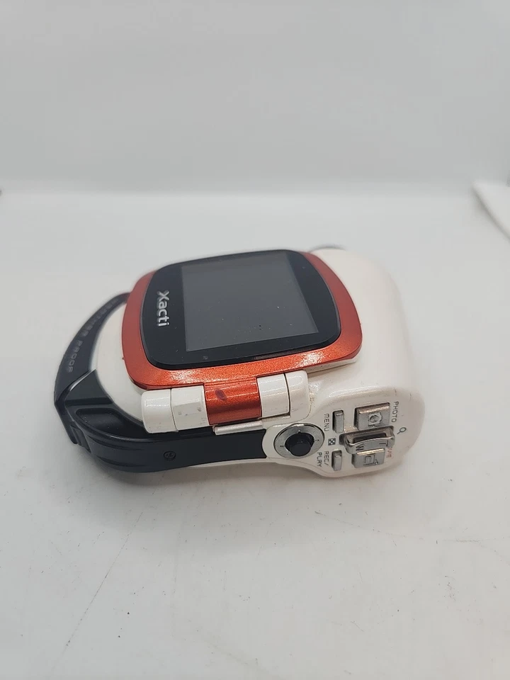 Sanyo Xacti CA6 digital Movie camera  (photo & video) 5x zoom, weather proof - Image 4 of 4