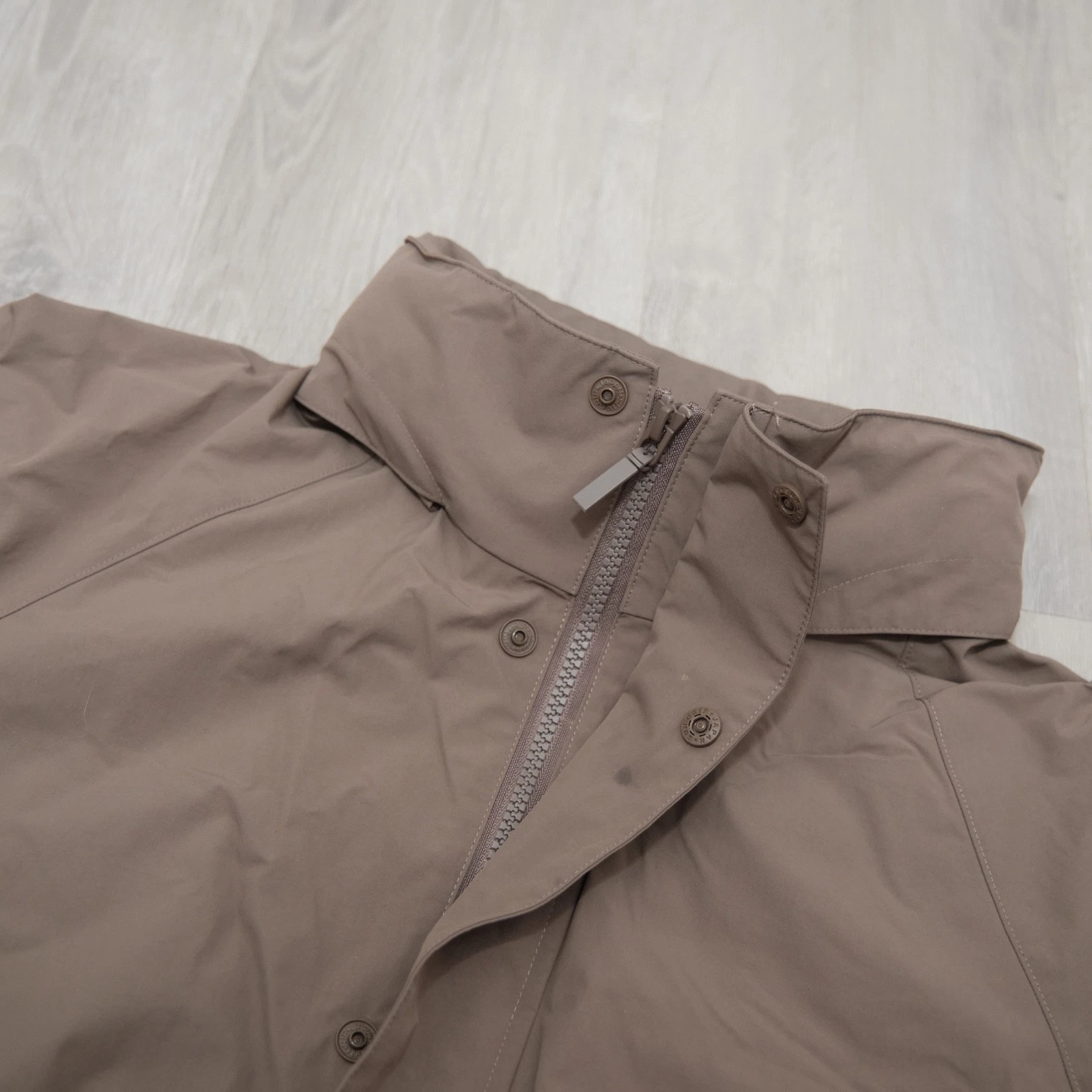 Uniqlo U Men's Lightweight Utility Windbreaker Jacket Taupe Brown Size M image 6