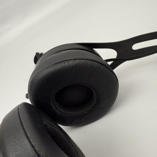 Beats EP On-Ear Wired Headphones – Black - Picture 5 of 5