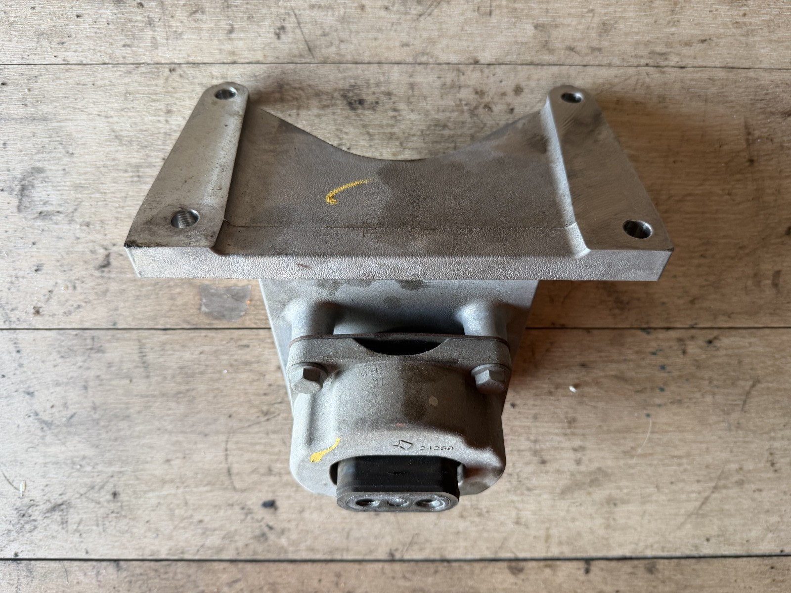 MASERATI GHIBLI OEM 17-24 TRANSMISSION MOUNT BRACKET SUPPORT